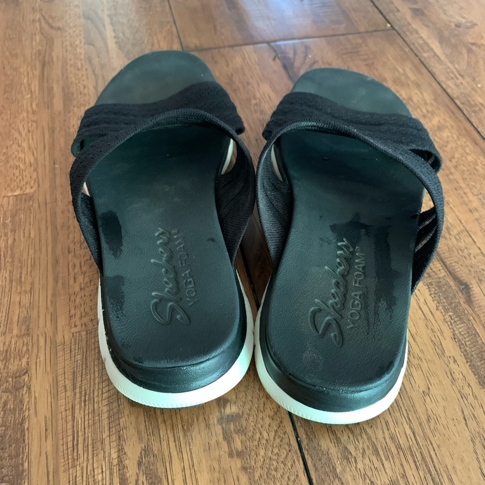 SKECHERS | Black Yoga Foam Slides